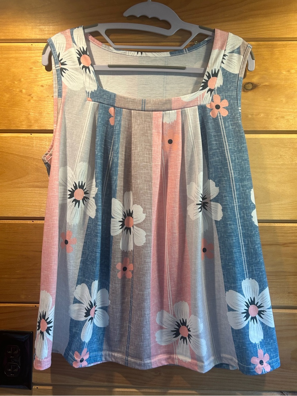 NWOT Women’s L Daisy Tank